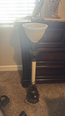3 1/2 foot very nice lamp