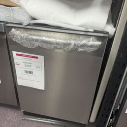 Frigidaire 24 in Top Control Standard Built-In Dishwasher in Stainless Steelwith 8-Cycles, Ultra Quiet 42 dBA