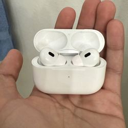 Airpod’s Pro 2nd Generation (Lightning) #1
