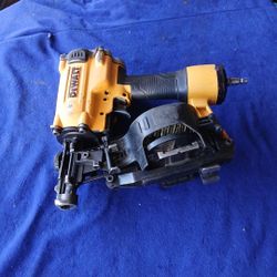 Dewalt Roofing  Nailer Used Good Condición 