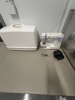 JANOME JEM Lite 639 SEWING MACHINE For Parts Or Repairs. Sold as is for parts or repairs only. Why? Machines come as pictured and was only dry tested.