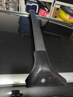 Cross bar for roof car rack