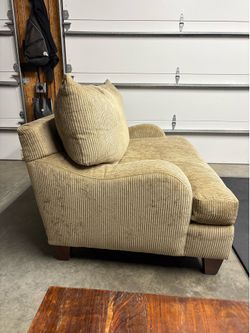 Brand: Bernhardt - Love Seat