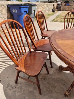dining set/round table + 4 chairs
