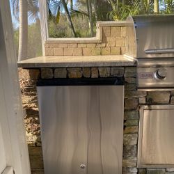 GE Used 5.6 Cu Ft Stainless Steel Fridge