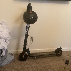 Electric Scooter. Barely Used. Charger And Helmet Included (Perfect Christmas Gift)