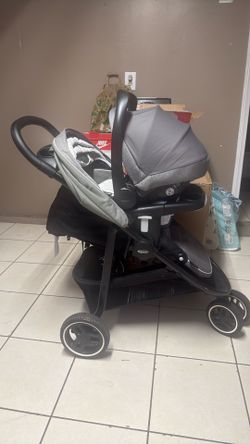 Graco stroller with infant car seat