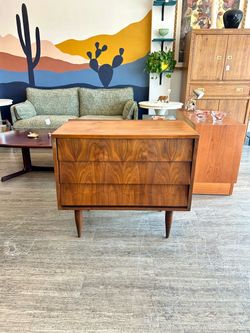 MCM Dresser / Mid-Century Modern Walnut Chest of Drawers / Oversized Nightstand