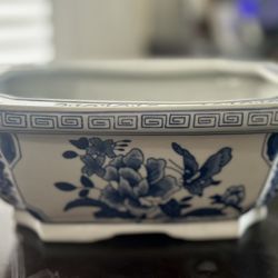Chinoiserie blue and white porcelain planter.