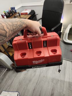 Milwaukee M12 And M18 Battery Rapid Charger