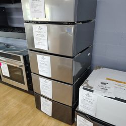 $209 Laundry Pedestal Holds Up To 18 Lbs