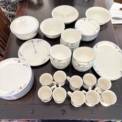 LENOX Chinastone Poppies on Blue Dining Set