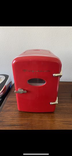 Frigidaire Mini Fridge Retro 6 can