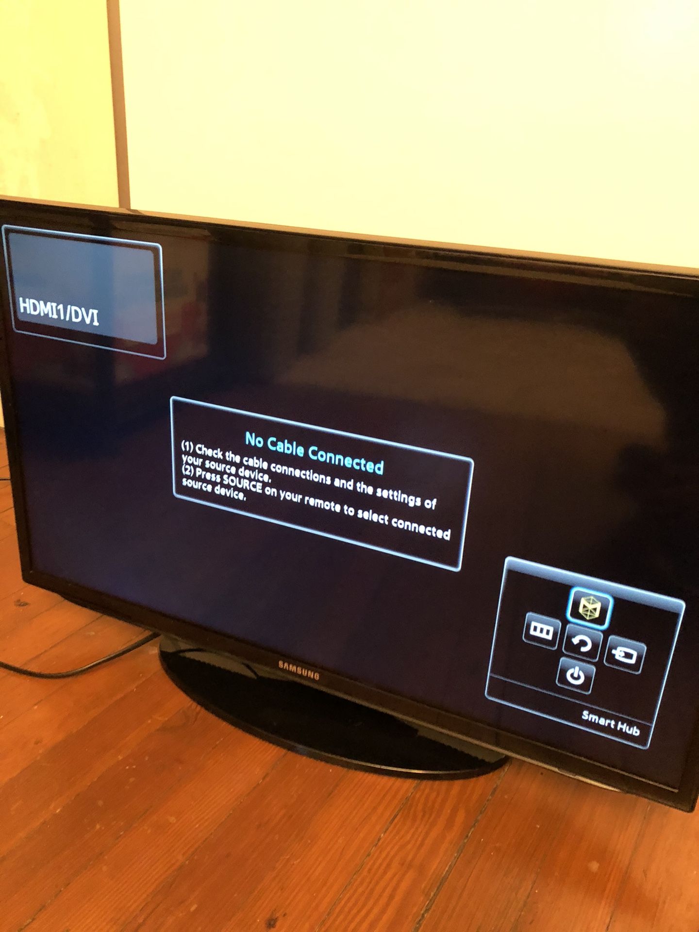 Samsung Smart TV 29in With Remote