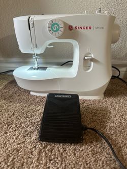Singer M1500 Sewing Machine - gently used