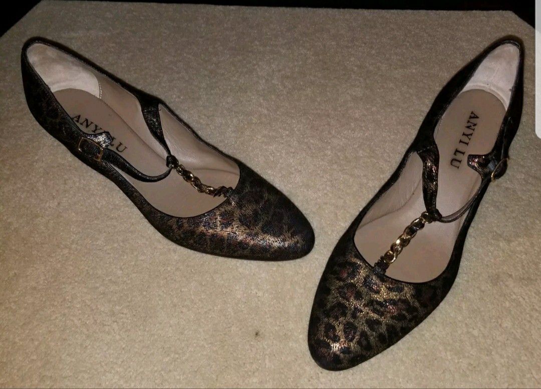 Previously Loved Anyi Lu Leopard Wedge Pump  Gold chain  Size 41