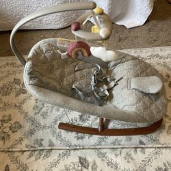 Premium Baby Bouncer – Like New | Modern Neutral Design  (Chicco)