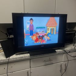 Vizio 32” 1080p Full Hd Tv  With Remote And Antenna Ready To Go 