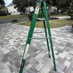 Husky brand 6 foot aluminum ladder with utility shelf