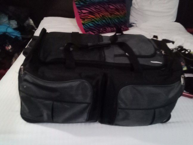 On Wheels Extra Large Storaged Suitcase Duffle Bag