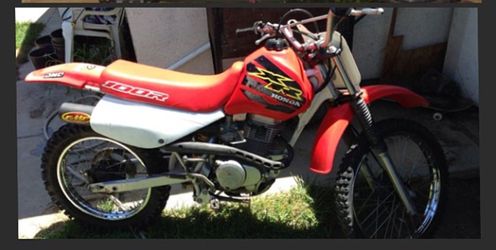 2000 100r Honda dirtbike