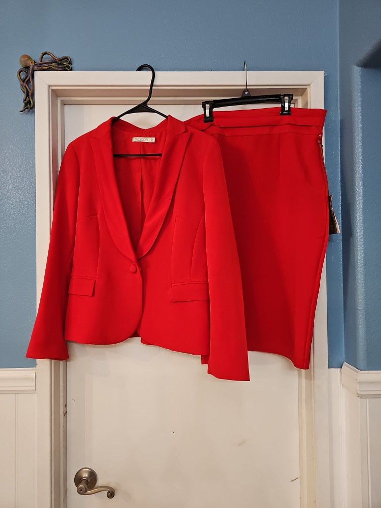 Red Long Sleeve Jacket and Pencil Skirt Suit Size Petite 12.