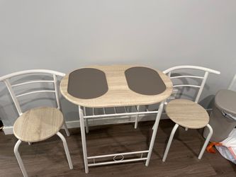Small two person dinning / kitchen table