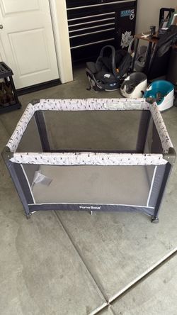 Mini Pop Up Crib w/ Mattress 28”x30”