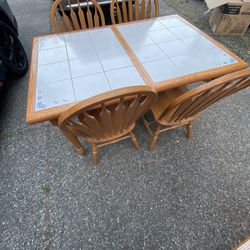Quant Floral Dining Room Table W/ 4 Sturdy Chairs 