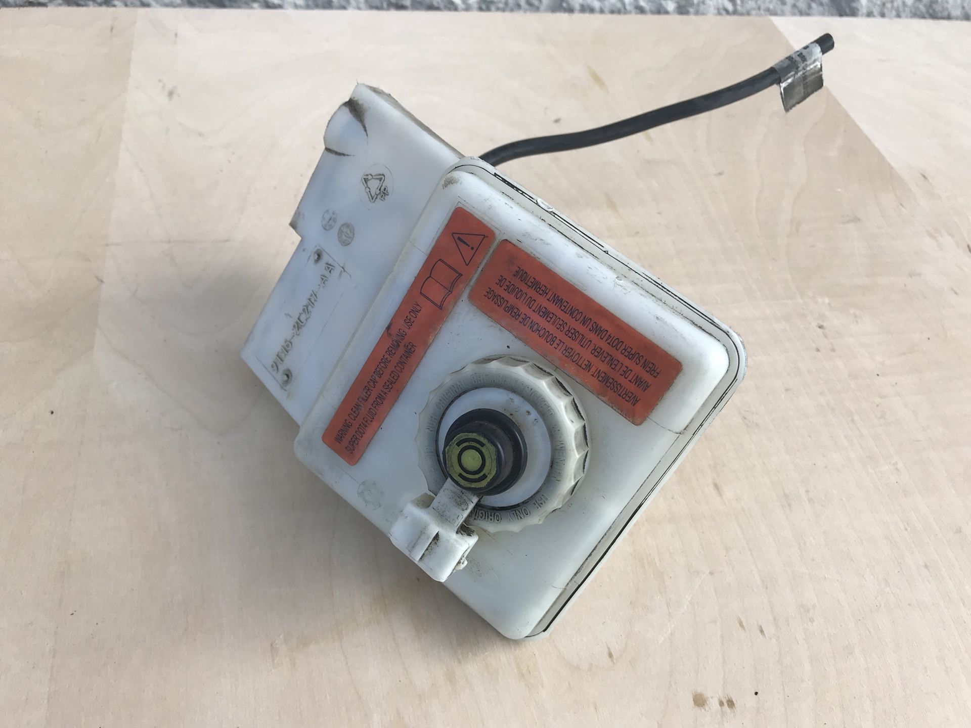 Ford transit connect power steering fluid reservoir