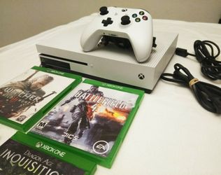 XBOX ONE S 4 VIDEO GAMES