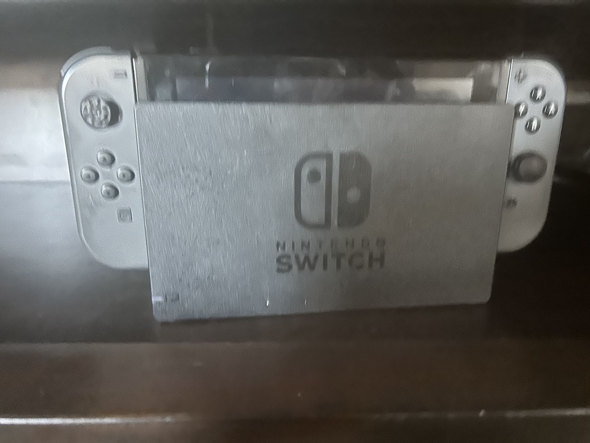 🎮 Nintendo Switch – Great Condition + Charger