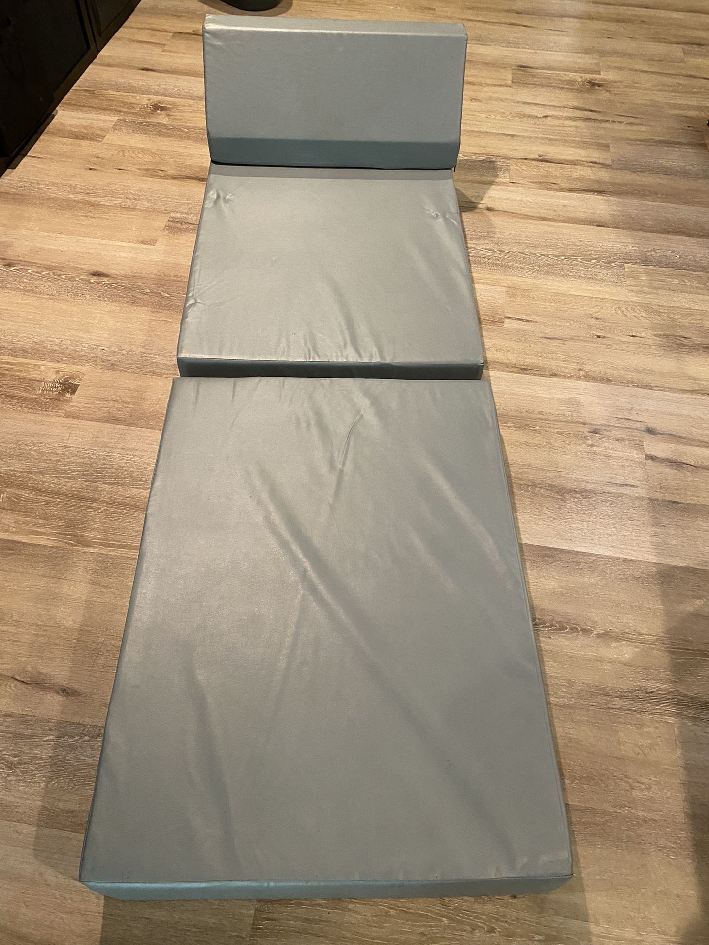 Gray Portable Fold Up Bed – Floor Futon Mat 6 Inch Density