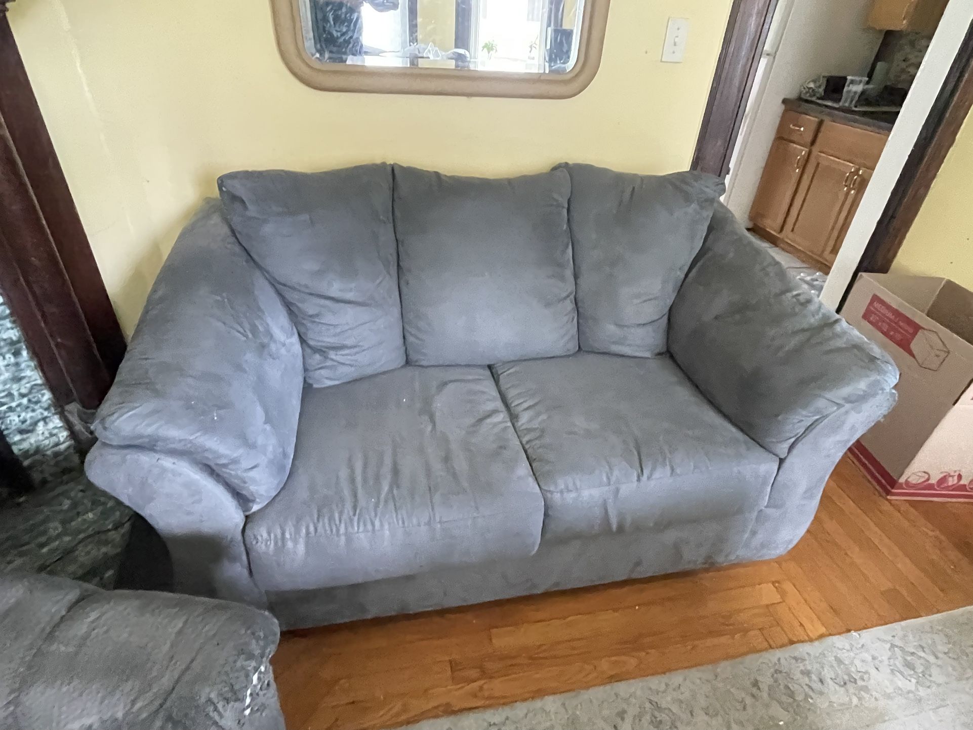 Comfy Sofa/loveseat