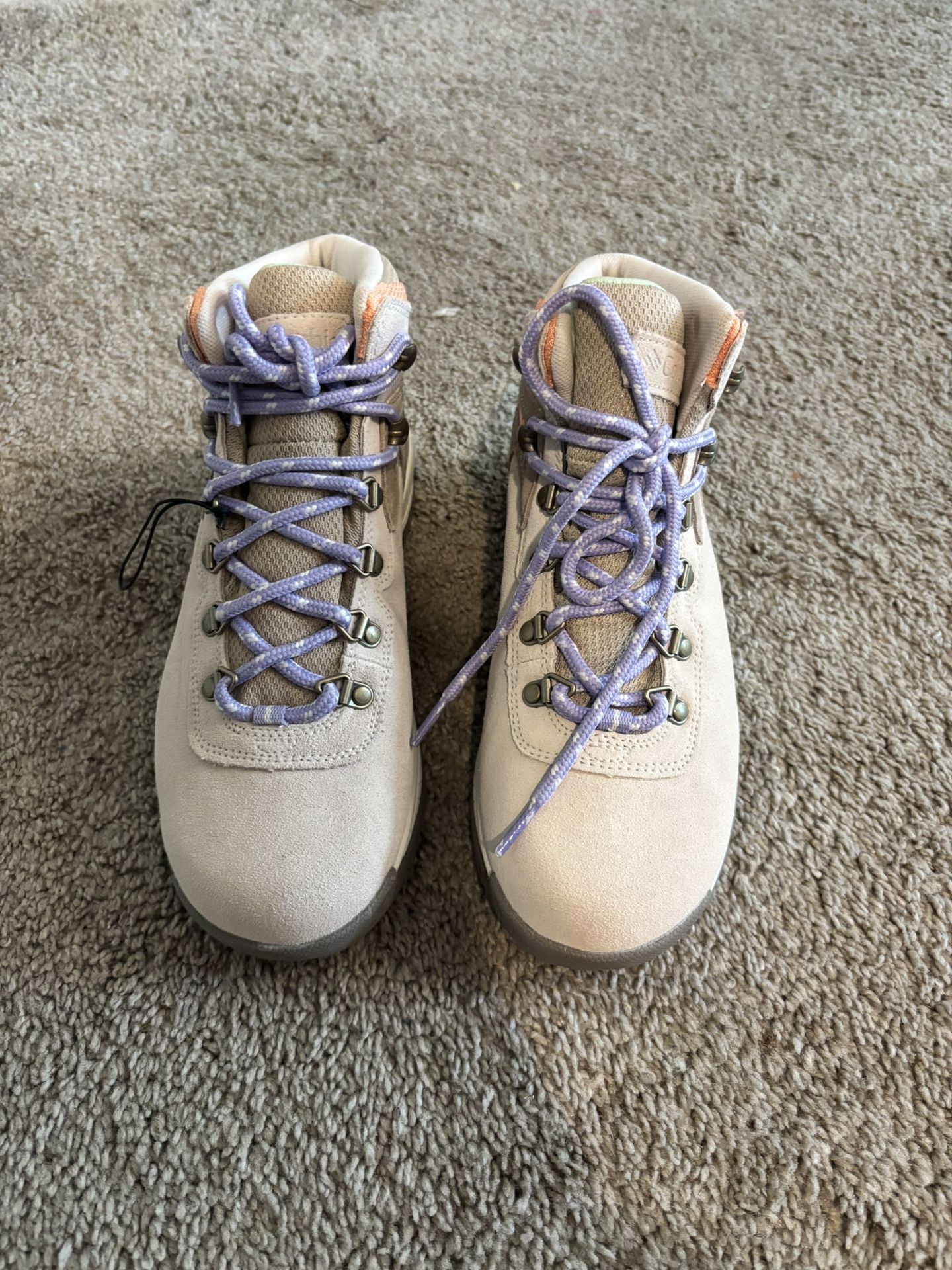 NWT Columbia Hiking boots 