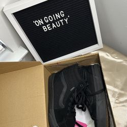 BLACK VANS