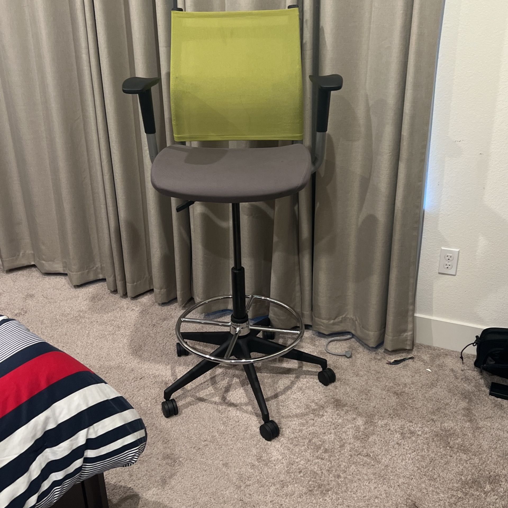 Office Chair - Almost New -