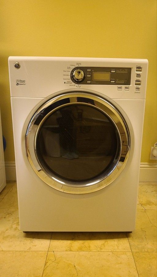 GE® 7.0 cu.ft. capacity gas dryer with steam