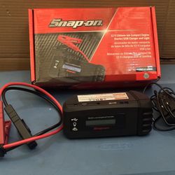 Snap-on Tools 12 V Lithium-ion Compact Engine Starter/USB Charger and Light (Black)