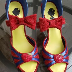 Women's Disney Snow White High Heels Size 10 $100. Pickup In Oakdale