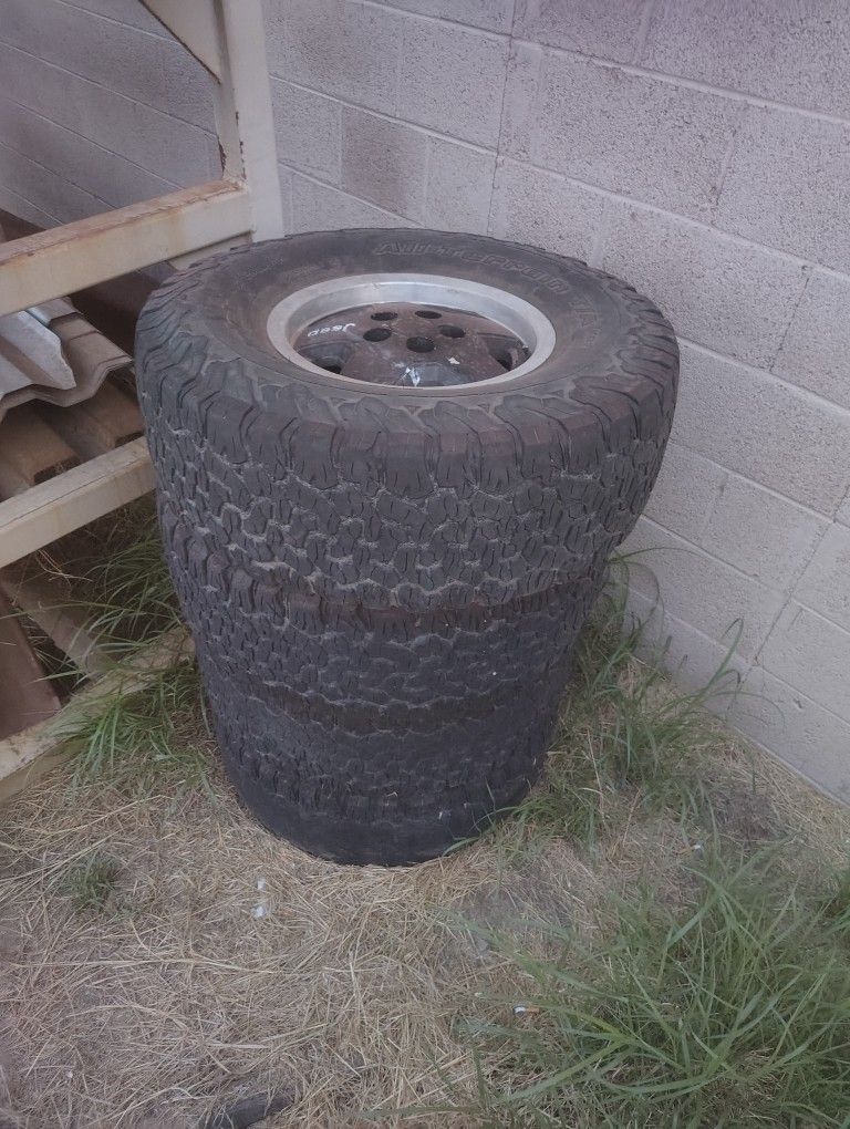 Jeep Rims And Tires 75$ For All 4