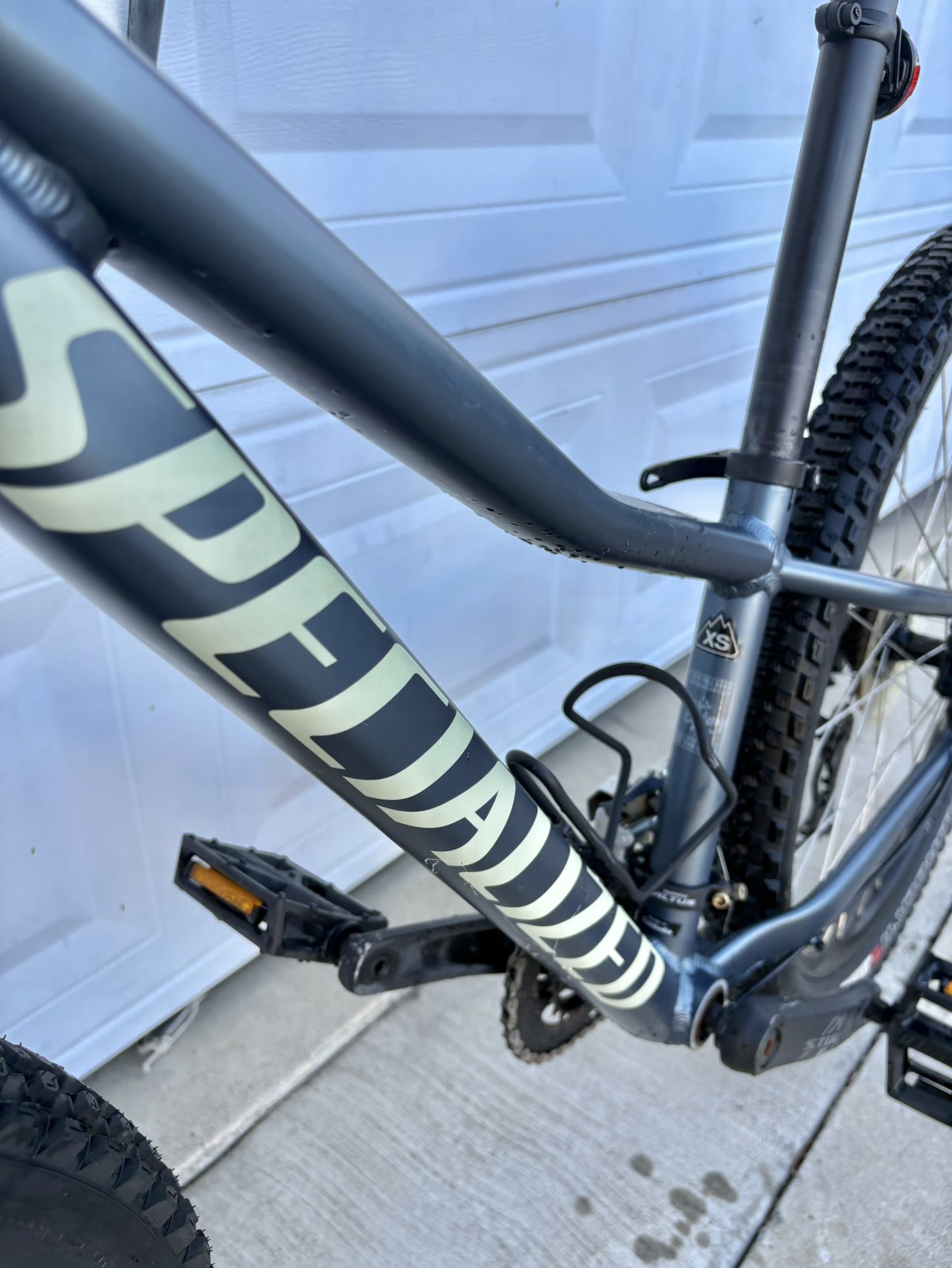 2022 Specialized Rockhopper Mountain Bike Size XS In Great Condition,