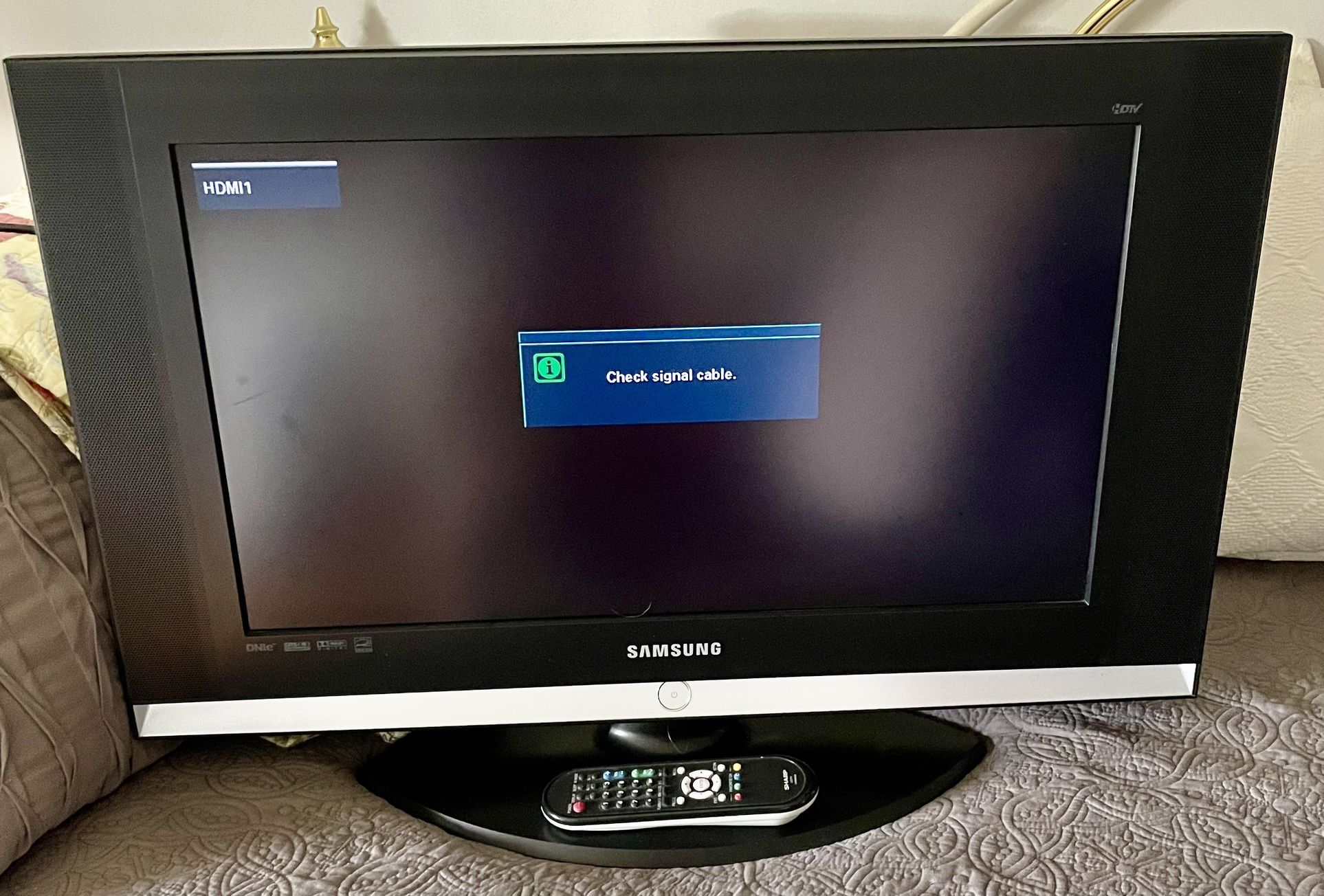 Samsung LCD 27” TV