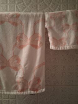 Bow Towels