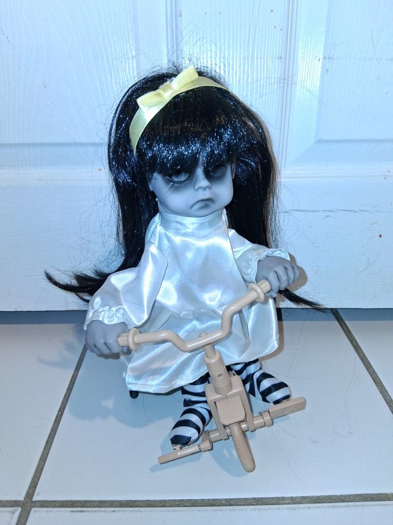 HALLOWEEN decor "creepy doll on tricycle" batteries included $5