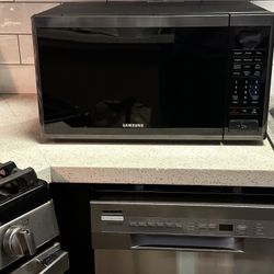 Samsung Microwave Black Stainless Steel Like New!