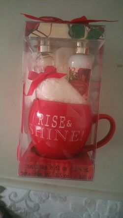 Brand new Shower Bath boxed and extra coffee mug, Gift Set