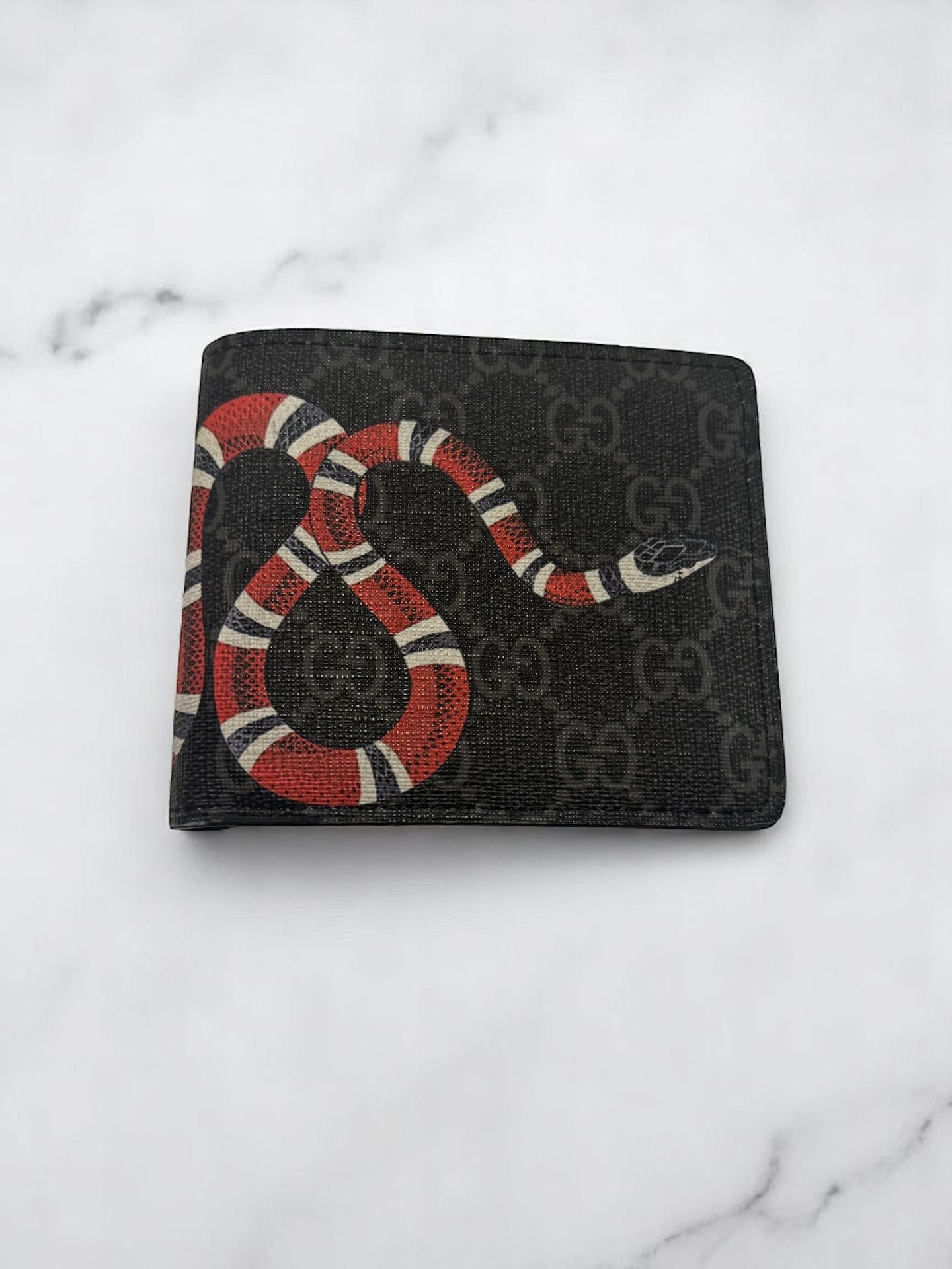 Gucci GG Supreme Snake Wallet – Kingsnake Print