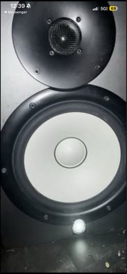 Yamaha hs8