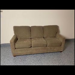 Free Delivery Lay-Z Boy Couch
